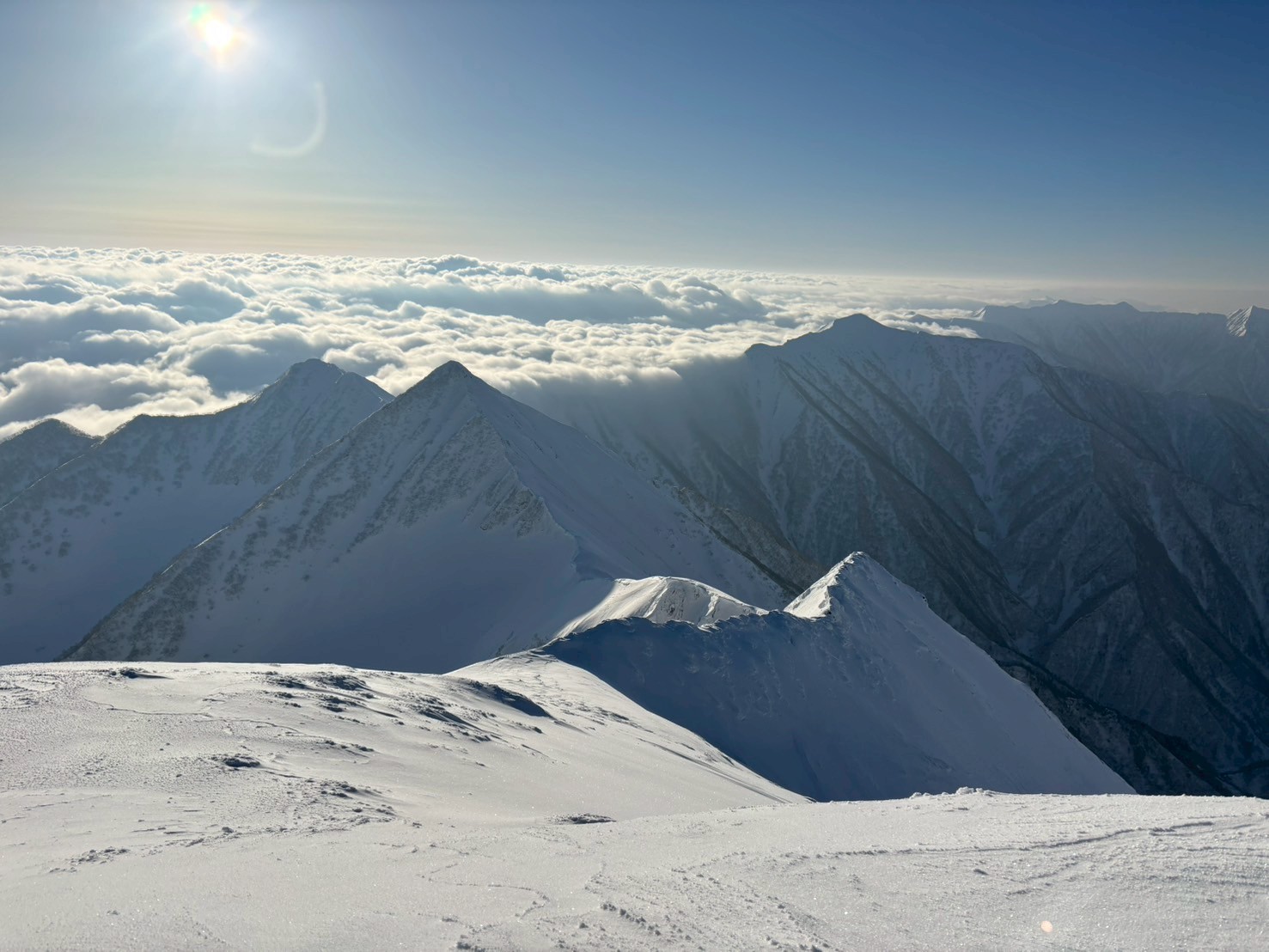 カムイエクウチカウシ山山頂からの光景